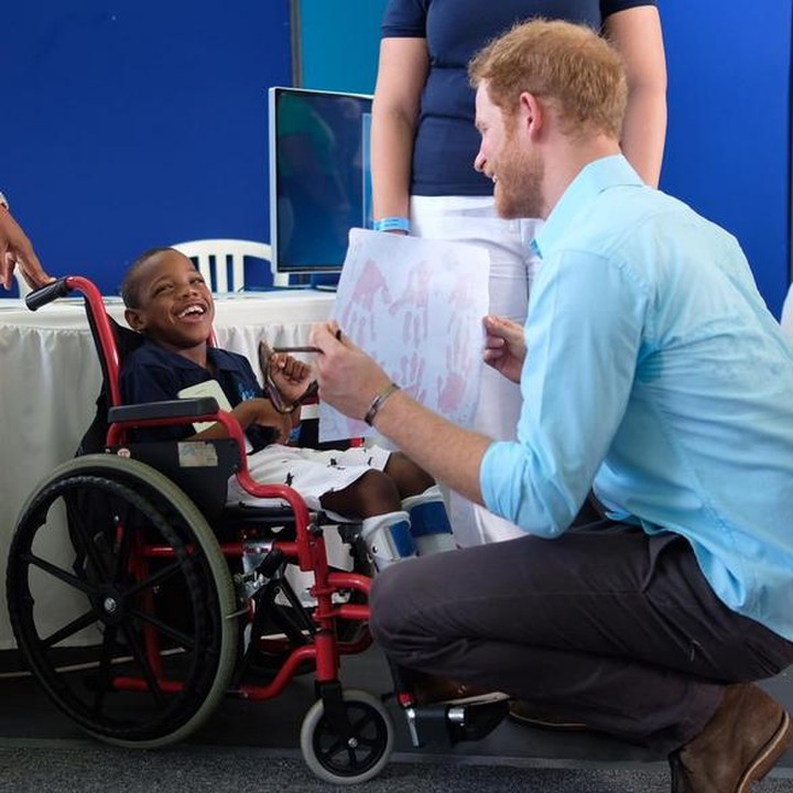 <p>Kebahagiaan anak ini seperti nggak bisa diungkapkan pakai kata-kata ya, Bun. (Foto: Instagram @kensingtonroyal)</p>