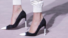 Parade Sepatu 'Glitter' di Pekan NYFW 2017