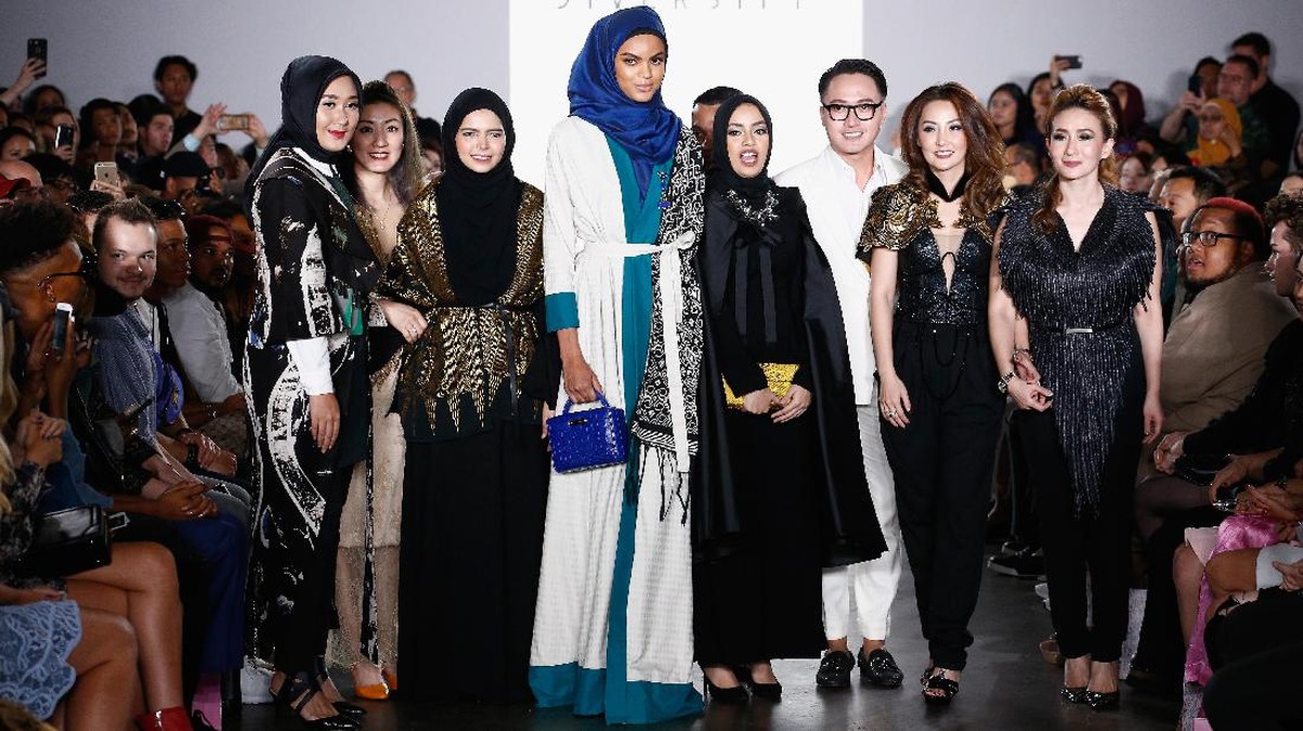 FOTO: Karya Desainer Indonesia di New York Fashion Week 2017