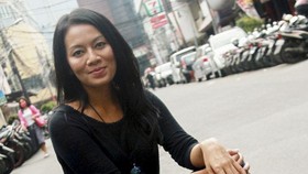 Kesabaran Dee Lestari Jadi Tutor Iwan Fals untuk Lagu Kinari