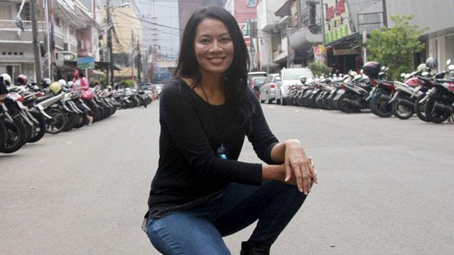 Dewi Lestari meminta kejelasan terkait status pendapatan royalti penulis sebagai penghasilan aktif atau penghasilan pasif karena terkait penghitungan pajak.