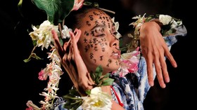FOTO: Peragaan Nyentrik Desigual di New York Fashion Week