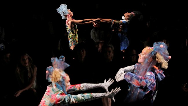 FOTO: Peragaan Nyentrik Desigual di New York Fashion Week