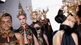 FOTO: Karya Desainer Indonesia di New York Fashion Week 2017
