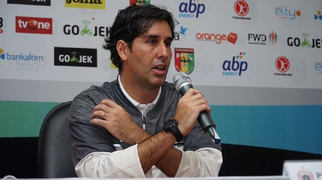 Saya Tunggu Telepon Bepe Stefano 'Teco' Cugurra mengaku tertarik kembali melatih Persija Jakarta setelah kontraknya dengan Bali United habis pada akhir musim ini.