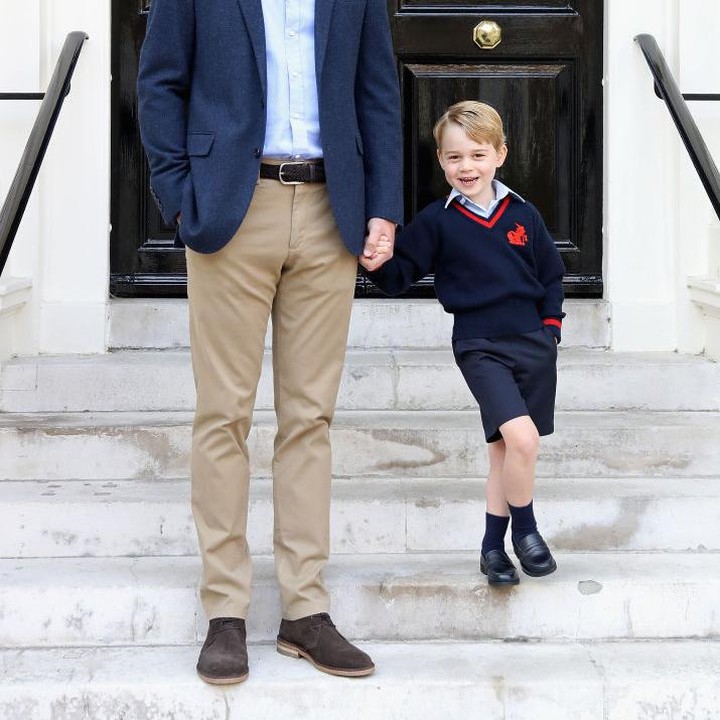 George diantar sang ayah. Sementara sang ibu, Duchess of Cambridge atau Kate Middleton, tidak ikut mengantar karena kurang sehat. Foto: Richard Pohle - WPA Pool/Getty Images