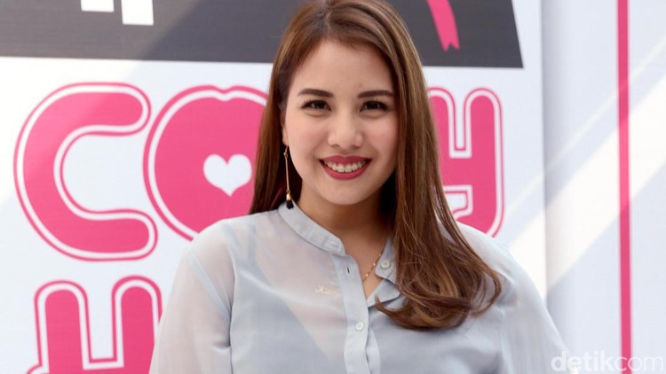 Selebriti Tya Ariestya berencana melakukan program bayi tabung lagi nih, untuk mendapatkan anak kedua.