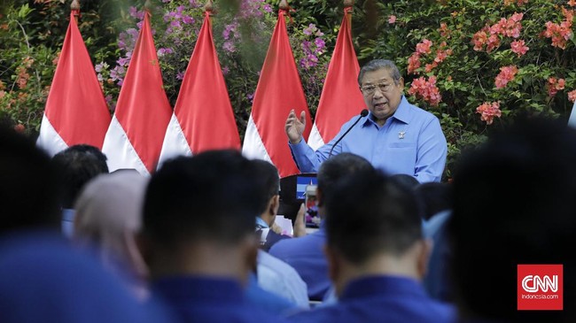 Salah satu catatan revisi UU Ormas dari Demokrat berkaitan dengan mekanisme pembubaran Ormas agar melalui jalur hukum lewat pengadilan.