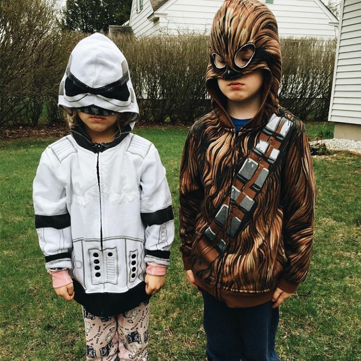 Storm Trooper sama Chewbacca kok cemberut, sih? He he he. (Foto: Instagram @elaina.mortali)