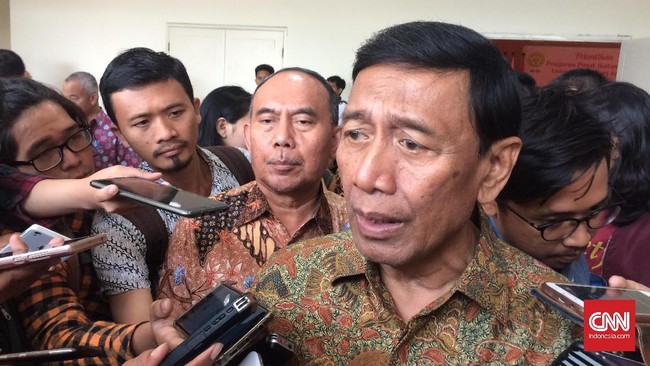 Menko Polhukam Wiranto memastikan tidak ada warga negara Indonesia di antara 100 pasukan ISIS yang menyerah di Raqqa, Suriah.