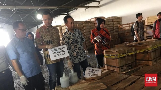 Tim Direktorat Reserse Kriminal Khusus (Diteskrimsus) Polda Jawa Tengah berhasil menggagalkan upaya pengiriman bahan kimia berbahaya merkuri ke luar negeri.