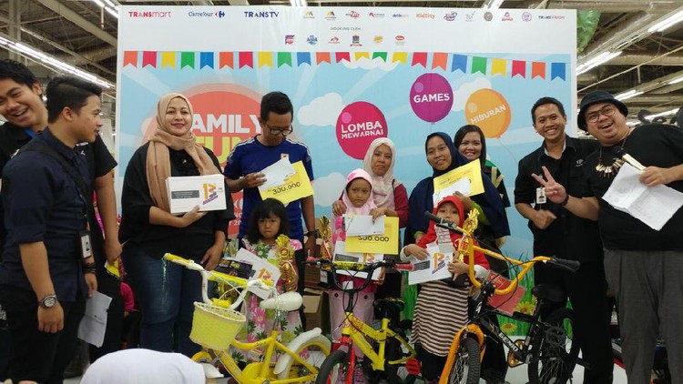 Mewarnai bisa menjadi kegiatan menyenangkan bagi si kecil di akhir pekan ini. Apalagi hadiahnya banyak.