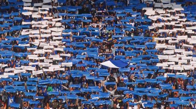 Ketua Umum The Jakmania Diky Soemarno turut menyampaikan bela sungkawa terhadap dua bobotoh yang meninggal dunia di Stadion GBLA, Jumat (17/6).