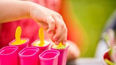 4 TIPS MEMBUAT ES LOLI DARI ASI, COCOK SAAT BAYI TUMBUH GIGI, BUN!