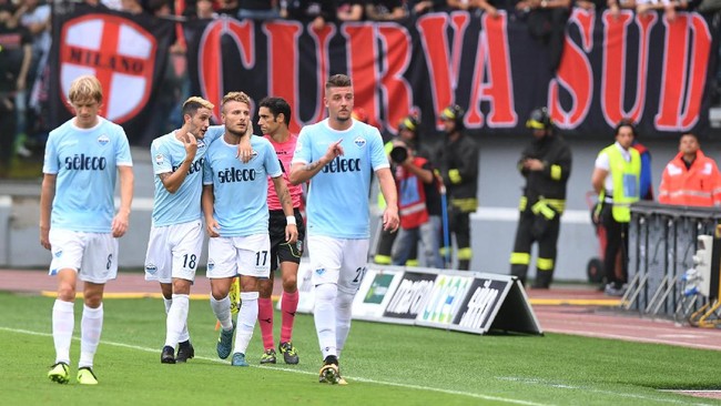 Ciro Immobile berhasil jadi bintang kemenangan Lazio saat menjamu AC Milan di Stadion Olimpico, Minggu (10/9).
