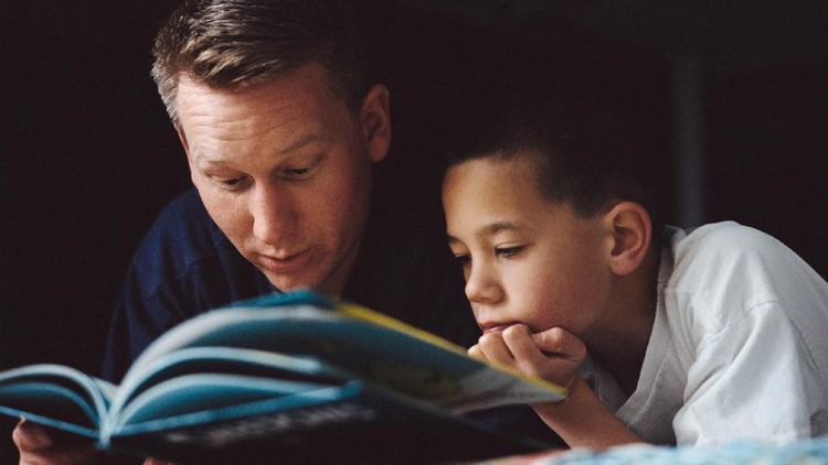 Gimana caranya ya biar anak suka membaca buku?