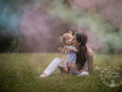 Foto: <i>So Sweet</i>! Potret Para Ibu dengan <i>'Rainbow Babies</i>-nya