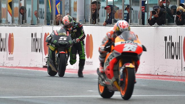 Pebalap Monster Yamaha Tech 3, Johann Zarco, yakin aksi dorong motor yang dilakukan olehnya di GP San Marino akan dikenang oleh banyak orang di masa depan.