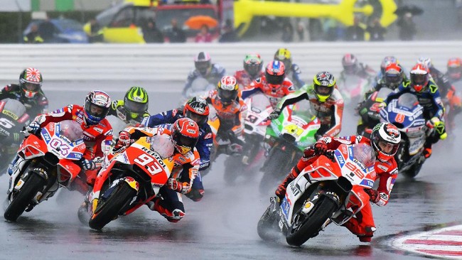 Andrea Dovizioso mengakui bahwa kedatangan Jorge Lorenzo membantu dirinya menemukan sejumlah kelemahan Ducati.