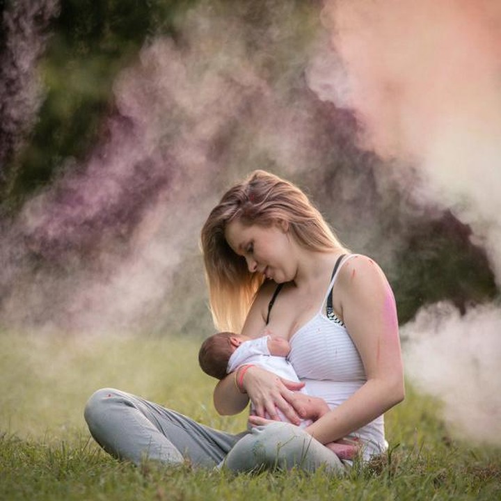 <p>Setiap kali lihat ibu menyusui anaknya, rasanya bikin hati adem ya, Bun.  (Foto: Lindsey Worthington Photography)</p>