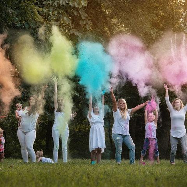 <p>Wow! Bubuk pewarnanya benar-benar bikin foto ini tambah manis. (Foto: Lindsey Worthington Photography)</p>