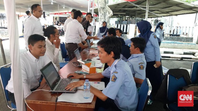 Pendaftar yang melamar CPNS, sebaiknya langsung melihat di laman atau portal masing-masing instansi.