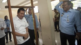 Menpan-RB Minta Instansi Laporkan PNS yang Bolos Kerja Besok