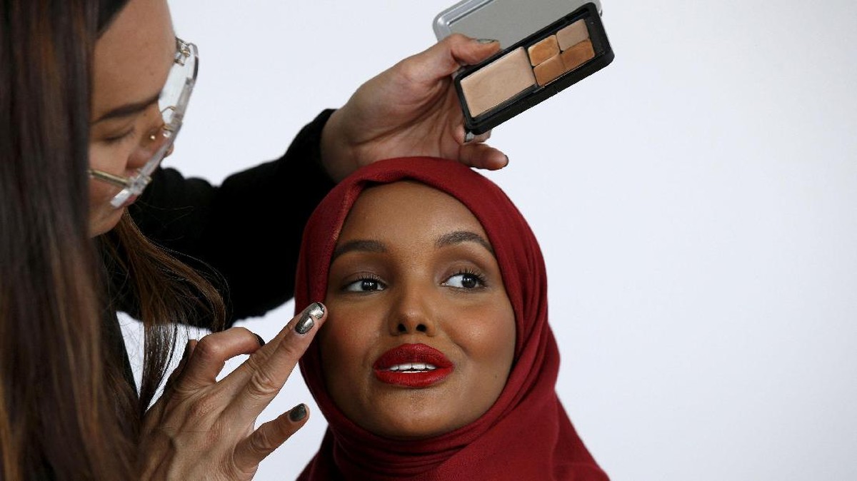 FOTO: Halima Aden, Mantan Pengungsi Jadi Model Hijab Dunia