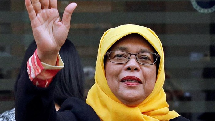 Former speaker of Singapore’s parliament, Halimah Yacob, leaves the Elections Department after she was given the certificate of eligibility to contest the election by the Presidential Elections Committee in Singapore September 11, 2017. REUTERS/Edgar Su