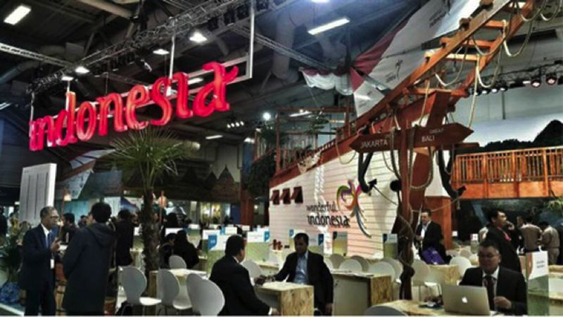 Kemenpar suskes menyabet penghargaan terbaik The National Booth with Impressive Decoration di perhelatan VITM 2017.