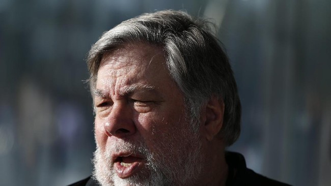 Pendiri Apple, Steve Wozniak dalam sebuah wawancara mengkritik perusahaan yang didirikannya bersama mendiang Steve Jobs.
