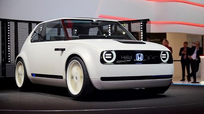 Untuk menyakinkan calon konsumen, situs resmi Honda Inggris turut memajang foto konsep Urban EV beserta penjelasan teknis mobil bertenaga listrik.
