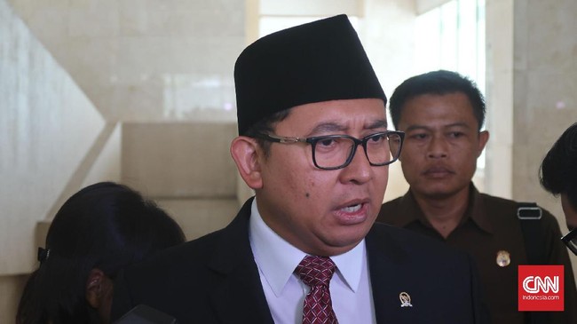 Menurut Fadli Zon, dirinya berhak meneruskan surat aspirasi, termasuk surat Setnov soal penundaan pemeriksaan, tanpa harus melibatkan pimpinan DPR lain.