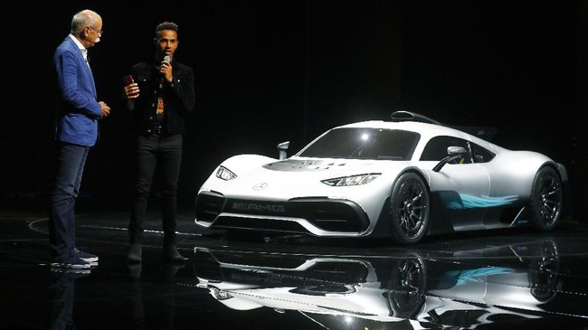 Mercedes-Benz meracik kendaraan konsep berupa hypercar dengan cita rasa Formula 1, AMG-Project One.