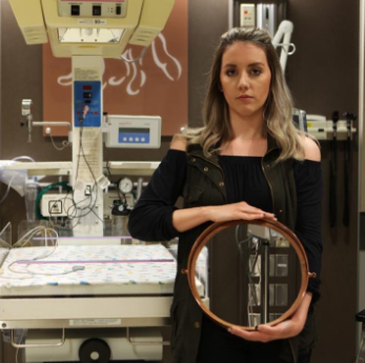 <div>Maddox Gray Ursua, salah satu putra kembar ibu ini meninggal beberapa saat setelah dilahirkan. (Instagram: @emptyphotoproject)</div>