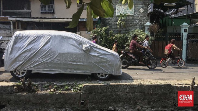 Pemkot Depok menyebut lahirnya Perda mengenai kewajiban garasi karena banyak keluhan warga mengenai mobil yang parkir di bahu jalan.