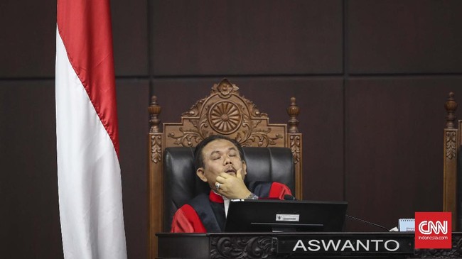 MK Diduga Ubah Substansi Putusan Terkait Pencopotan Hakim Aswanto Mahkamah Konstitusi (MK) diduga mengubah substansi putusan terkait uji materi UU MK yang menjadi rujukan pencopotan Hakim Aswanto.