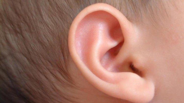 3 Benda ini berbahaya lho, Bun, kalau digunakan untuk membersihkan telinga anak.