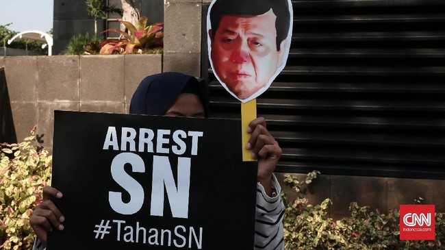Sejumlah kejanggalan dalam sidang praperadilan kasus Setya Novanto membuka celah bagi KPK menjeratnya kembali dalam kasus e-KTP.