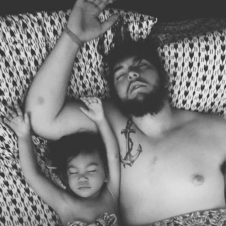 <p>Posenya mirip nih. (Foto: Instagram @__moretolove via @dontforgetdads)</p>