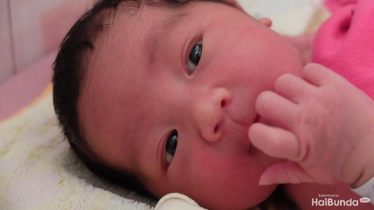 Jika Tempat Pertama Ketemu Suami Jadi Nama Anak, Maka Namanya... Siapa nama si kecil? Apakah tempat pertama ketemu suami jadi inspirasi namanya?