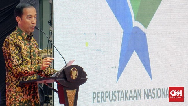 Pengamat militer Salim Said menilai Presiden Jokowi pintar dalam menanggapi sikap Panglima TNI Gatot Nurmantyo soal film Penumpasan Pengkhianatan G-30S/PKI.