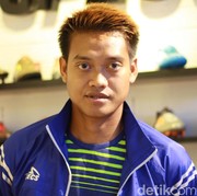 Mantan Kiper Timnas Kurnia Meiga Kini Jualan Kerupuk Emping di TikTok, Yuk Ikut Lariskan!