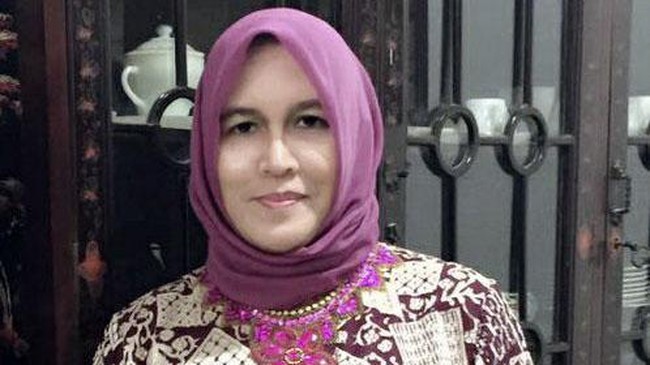Ketua Presidium Alumni 212 Slamet Ma'arif mengatakan pihaknya lebih mendukung langkah hukum yang diambil Asma Dewi terkait dengan kasusnya.