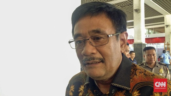 Djarot Saiful Hidayat mengeluhkan komponen biaya rapat anggota dewan dalam APBD-P 2017 yang terlalu tinggi. Namun itu dibantah Wakil Ketua DPRD DKI M Taufik.