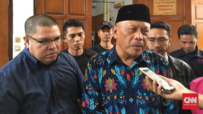 Anggota Tim Pembela Ulama yang juga Caleg PAN Eggy Sudjana mengatakan people power yang akan dilakukan bila ada kecurangan pemilu tak perlu izin polisi.