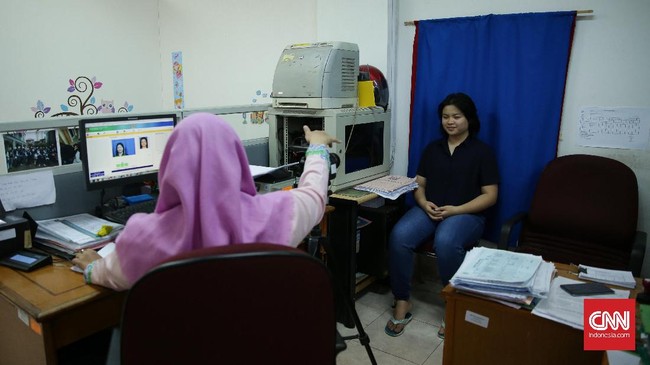 Sebagian dari Anda mungkin saja mengalami kehilangan KTP. Berikut cara dan syarat untuk mengurus KTP yang hilang.