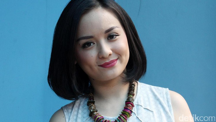 Bagi Joanna Alexandra, Me Time Itu Sesimpel Rebahan di Kasur Bagi aktris Joanna Alexandra, me time-nya itu sesimpel rebahan di kasur. Kalau Bunda gimana?