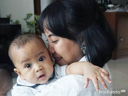 Adakah Efeknya Kalau Orang Tua Sering 'Curhat' ke Bayinya?