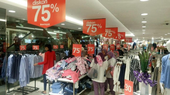 PT Matahari Department Store Tbk (LPPF) akan menutup dua gerainya di kawasan Pasaraya Blok M dan Manggarai pada akhir September ini.